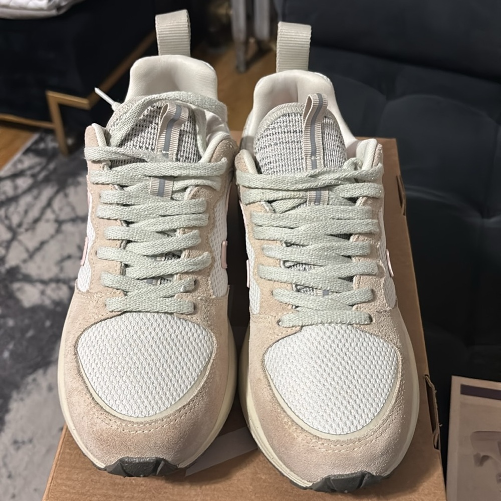 Like New Veja Venturi  Suede Gravel-Petale Beige Rose sneakers size 8 - Picture 9 of 10